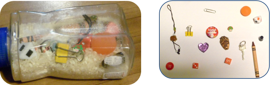 페트병안에 쌀과 준비한 소품들이 뒤섞여 있다. 소품 리스트에 찾은 것들을 체크한 사진.